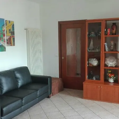 Roberta Apartment *