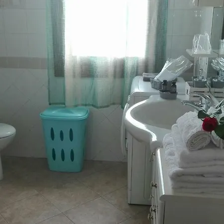 Roberta Apartment *